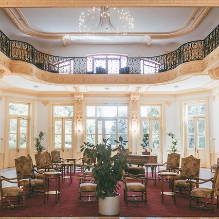 Terres De France - Appart'Hotel Le Splendid Allevard Eksteriør billede