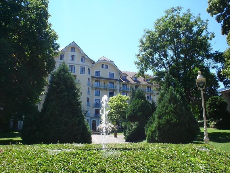 Terres De France - Appart'Hotel Le Splendid Allevard Eksteriør billede