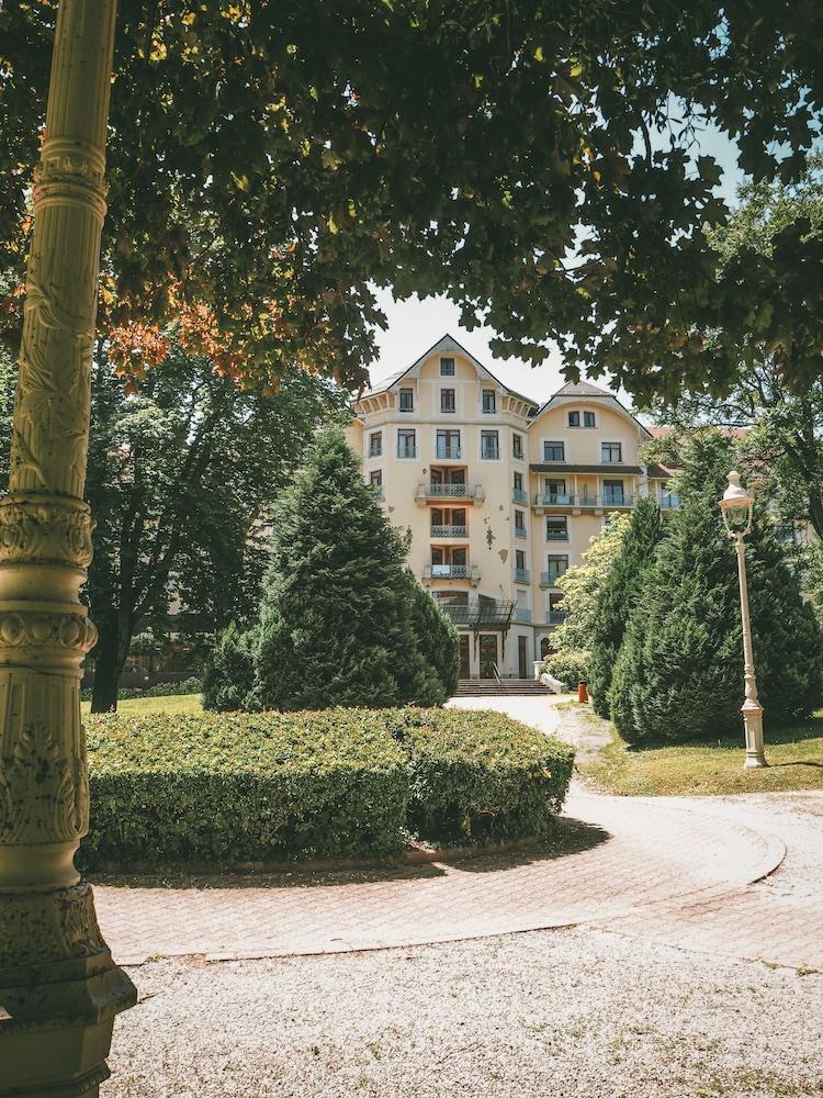 Terres De France - Appart'Hotel Le Splendid Allevard Eksteriør billede