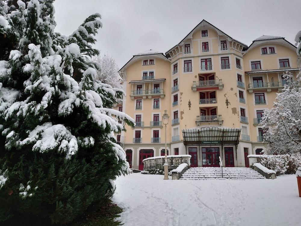 Terres De France - Appart'Hotel Le Splendid Allevard Eksteriør billede