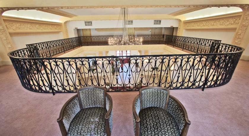 Terres De France - Appart'Hotel Le Splendid Allevard Eksteriør billede