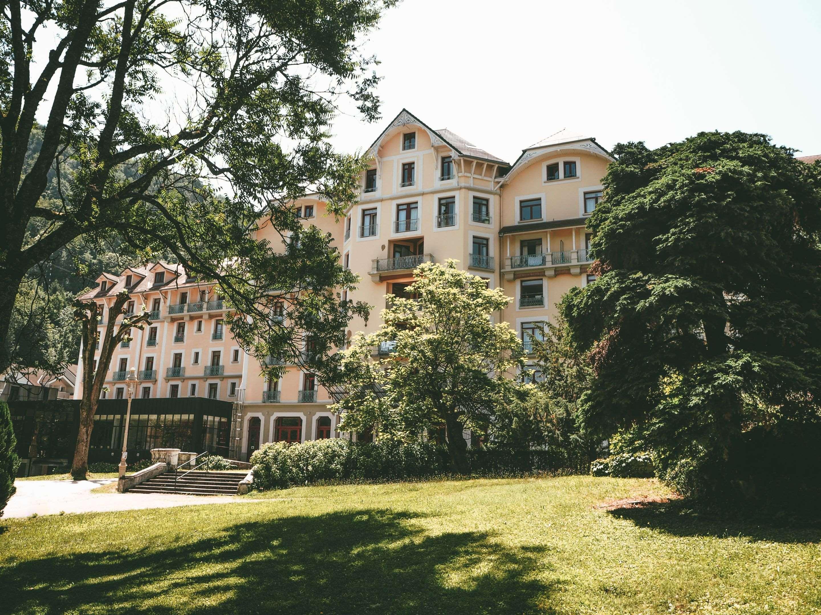 Terres De France - Appart'Hotel Le Splendid Allevard Eksteriør billede