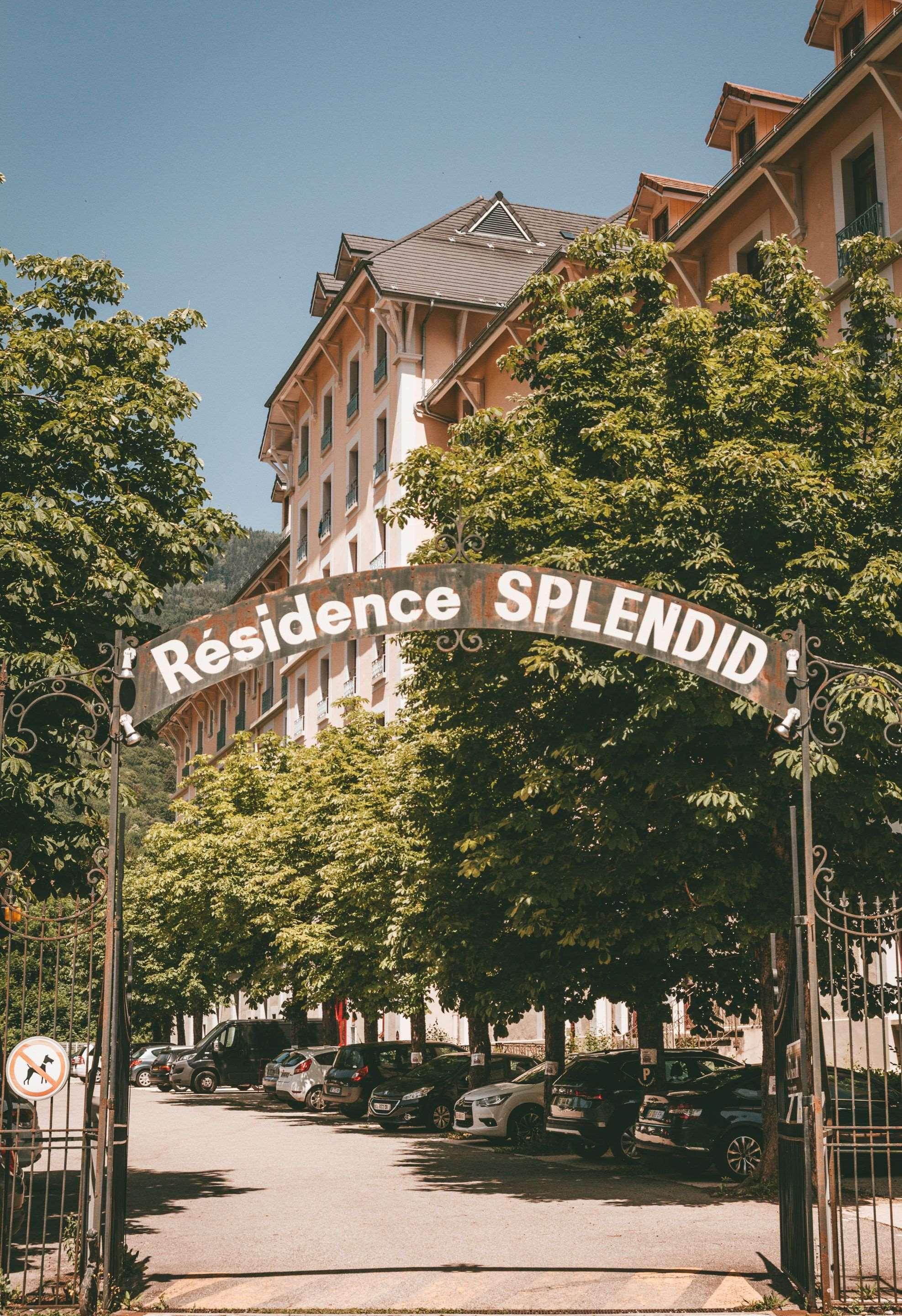 Terres De France - Appart'Hotel Le Splendid Allevard Eksteriør billede