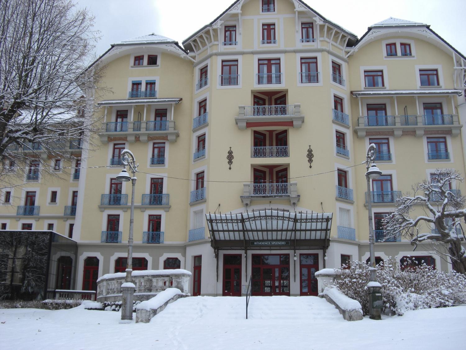 Terres De France - Appart'Hotel Le Splendid Allevard Eksteriør billede